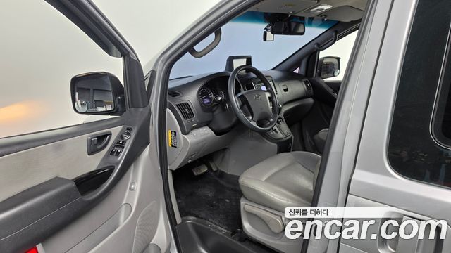 Hyundai Starex 2017 — photo 13