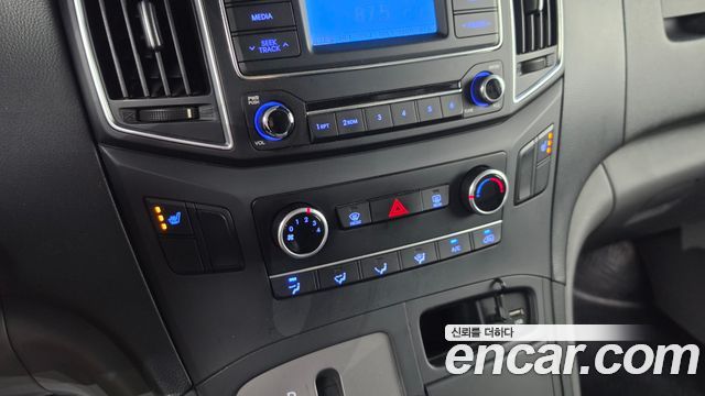 Hyundai Starex 2017 — photo 24