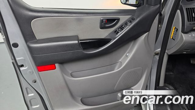 Hyundai Starex 2017 — photo 14