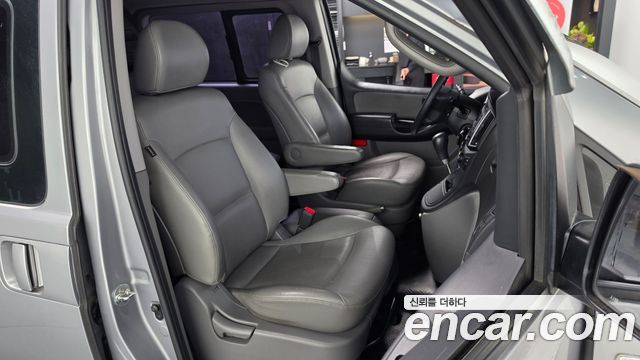 Hyundai Starex 2017 — photo 16