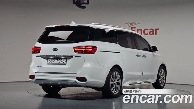 Kia Canival 2019 — photo 2