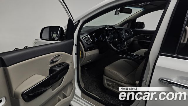 Kia Canival 2019 — photo 13
