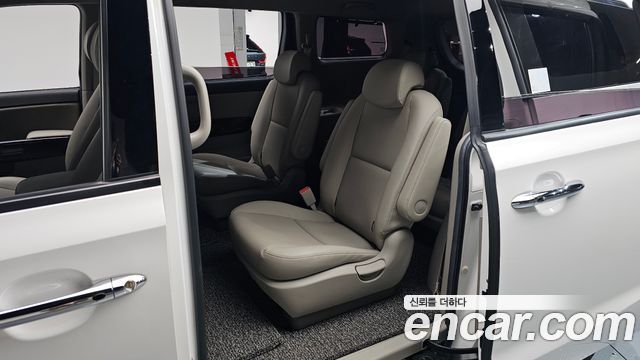 Kia Canival 2019 — photo 16