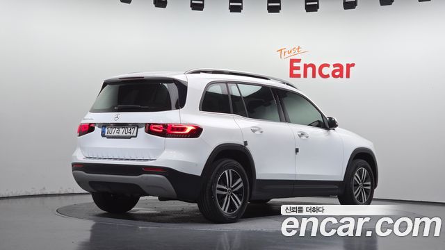 Mercedes-Benz GLB-Class 2021 — photo 2