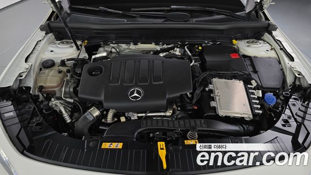 Mercedes-Benz GLB-Class 2021 — photo 6