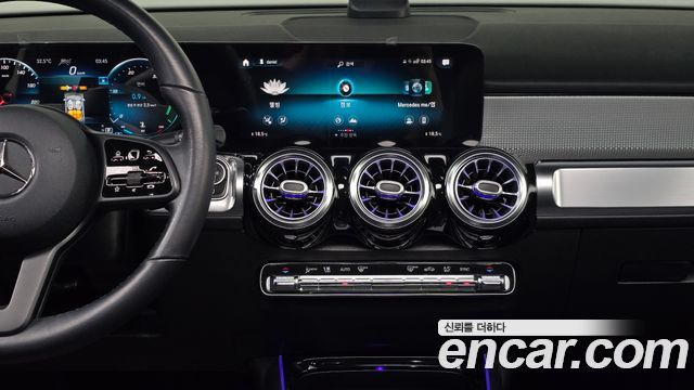 Mercedes-Benz GLB-Class 2021 — photo 19