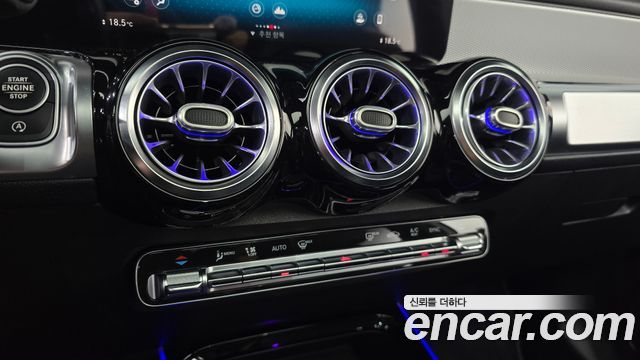 Mercedes-Benz GLB-Class 2021 — photo 20