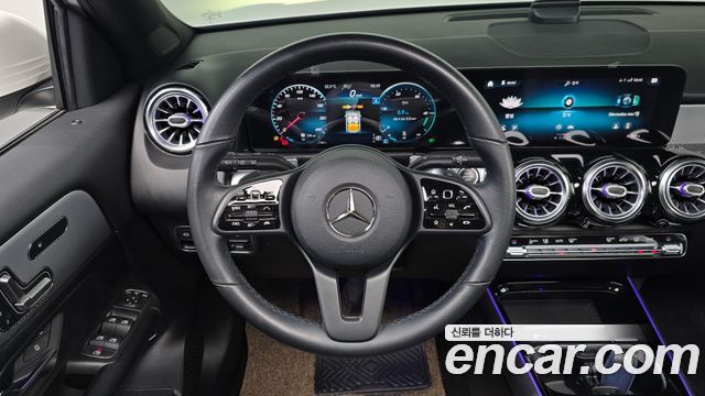 Mercedes-Benz GLB-Class 2021 — photo 21