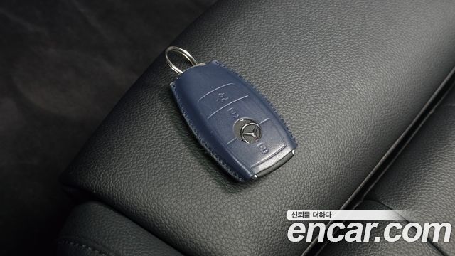 Mercedes-Benz GLB-Class 2021 — photo 23