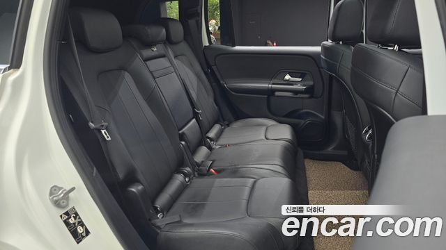Mercedes-Benz GLB-Class 2021 — photo 26