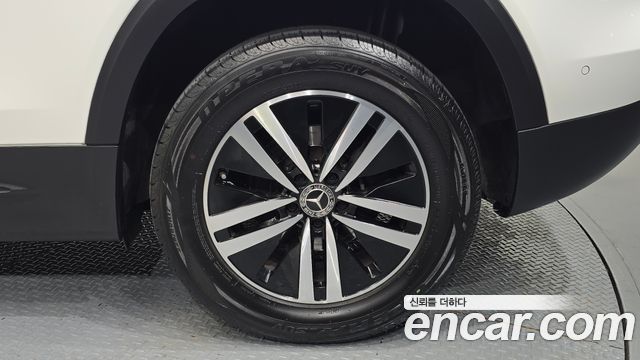 Mercedes-Benz GLB-Class 2021 — photo 7