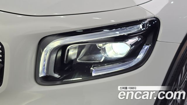 Mercedes-Benz GLB-Class 2021 — photo 8