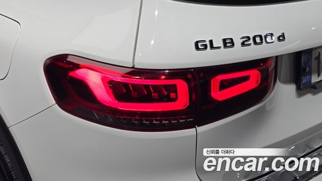 Mercedes-Benz GLB-Class 2021 — photo 9