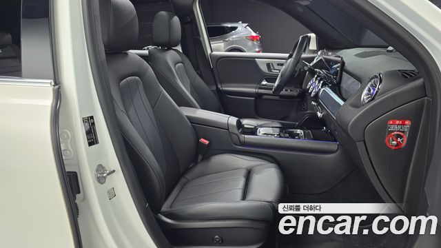 Mercedes-Benz GLB-Class 2021 — photo 16