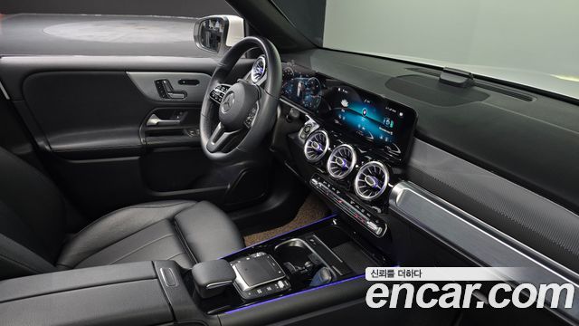 Mercedes-Benz GLB-Class 2021 — photo 27