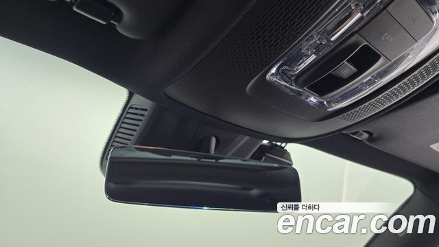 Mercedes-Benz GLB-Class 2021 — photo 28
