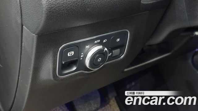 Mercedes-Benz GLB-Class 2021 — photo 29
