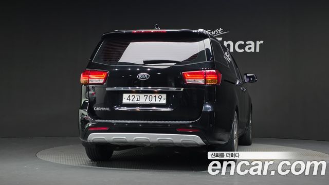 Kia Canival 2015 — photo 4