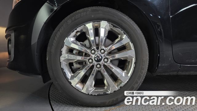 Kia Canival 2015 — photo 5