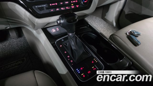 Kia Canival 2015 — photo 12