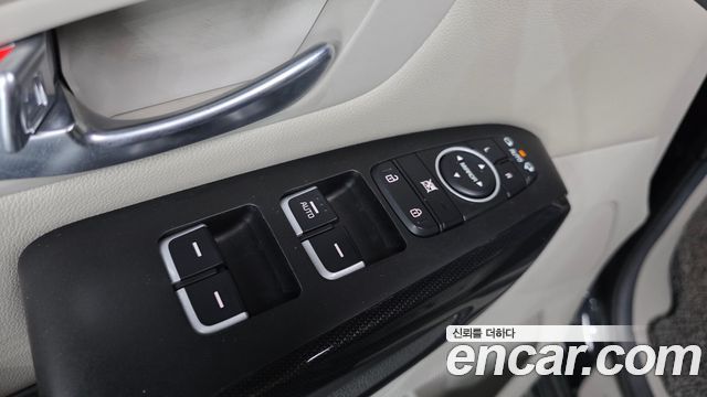 Kia Canival 2015 — photo 17
