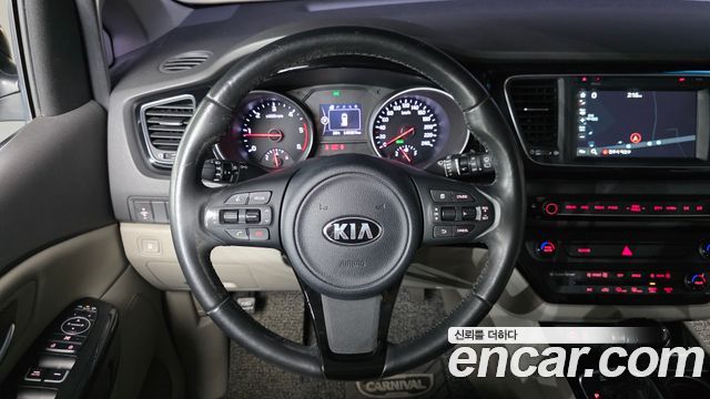 Kia Canival 2015 — photo 19