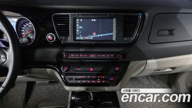 Kia Canival 2015 — photo 20