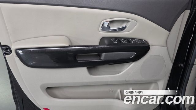 Kia Canival 2015 — photo 15