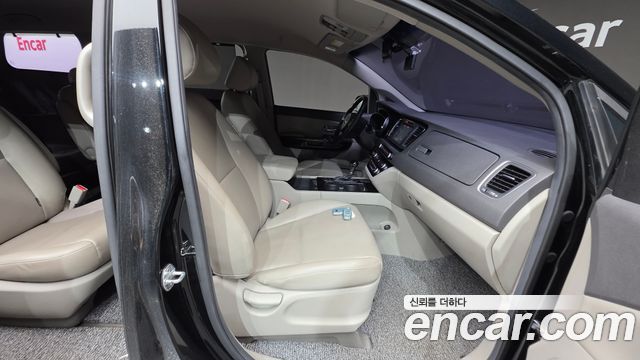 Kia Canival 2015 — photo 30