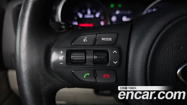 Kia Canival 2015 — photo 32