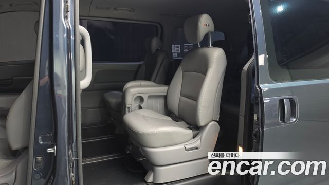 Hyundai Starex 2019 — photo 17