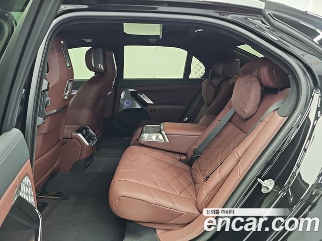 BMW i7 2024 — photo 12