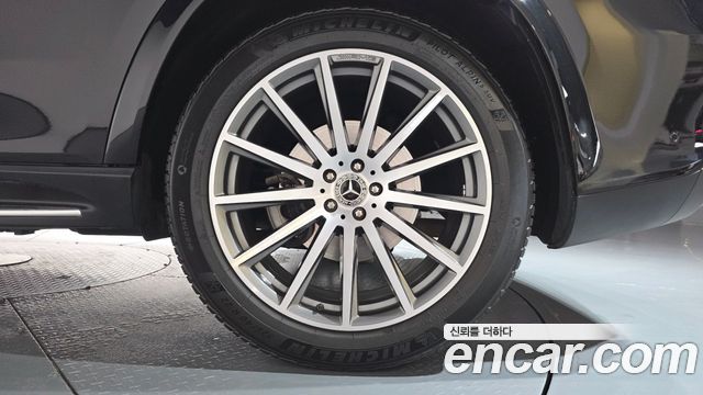 Mercedes-Benz GLS-Class 2023 — photo 7