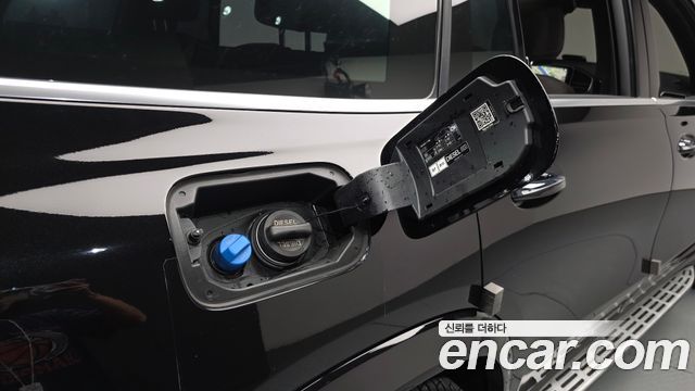 Mercedes-Benz GLS-Class 2023 — photo 28