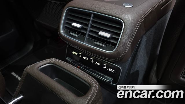 Mercedes-Benz GLS-Class 2023 — photo 34