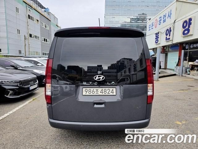 Hyundai Staria 2025 — photo 3