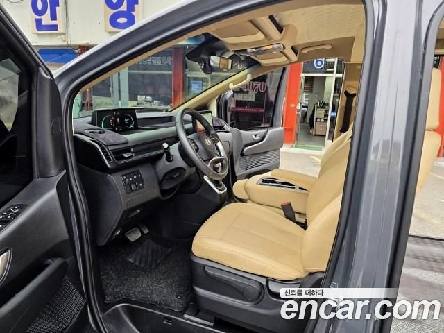 Hyundai Staria 2025 — photo 8