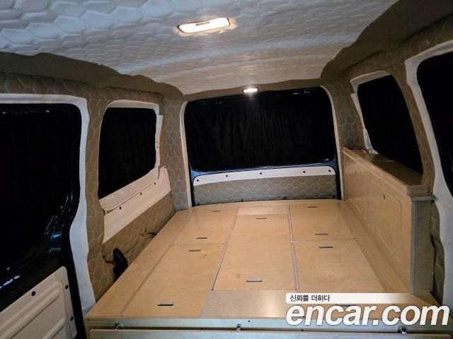 Hyundai Staria 2025 — photo 11