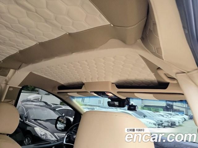 Hyundai Staria 2025 — photo 12