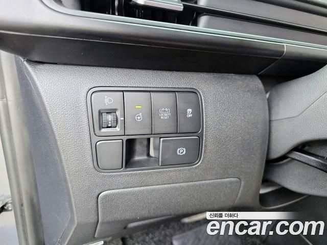 Hyundai Staria 2025 — photo 16