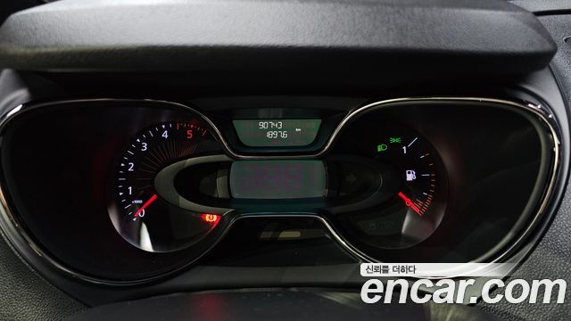 Renault Korea QM3 2017 — photo 11