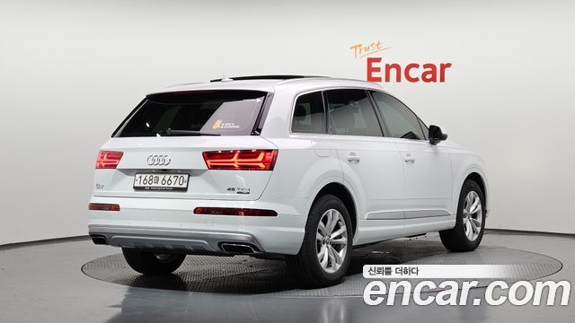 Audi Q7 2019 — photo 2