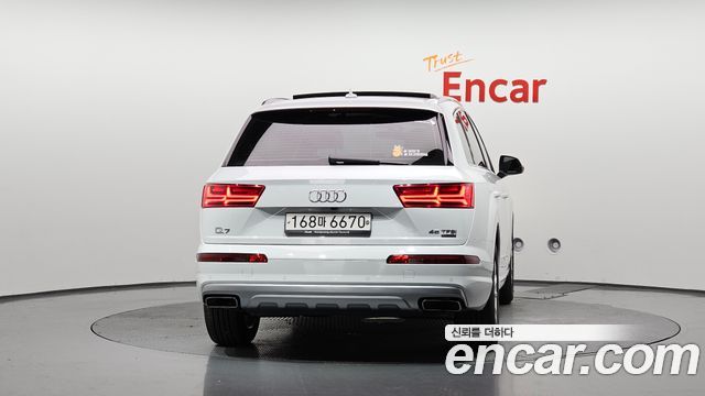 Audi Q7 2019 — photo 4