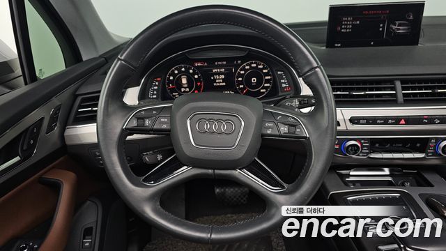Audi Q7 2019 — photo 10