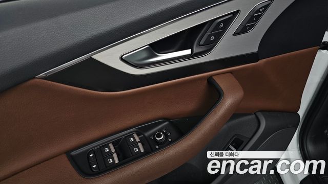 Audi Q7 2019 — photo 17