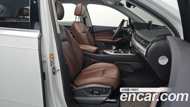 Audi Q7 2019 — photo 22