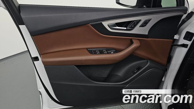 Audi Q7 2019 — photo 24