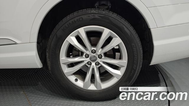Audi Q7 2019 — photo 7