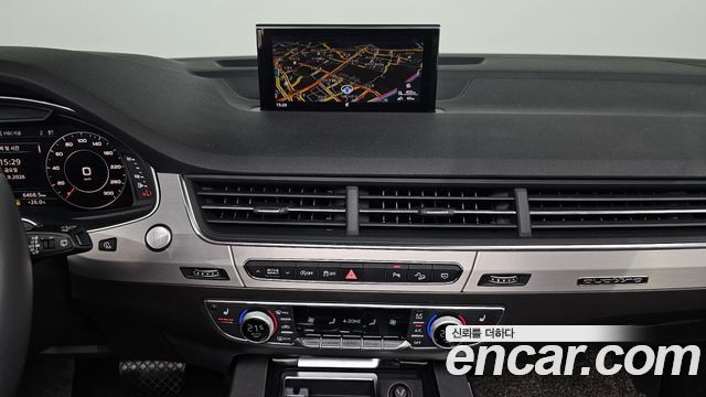 Audi Q7 2019 — photo 14