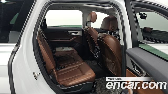 Audi Q7 2019 — photo 29